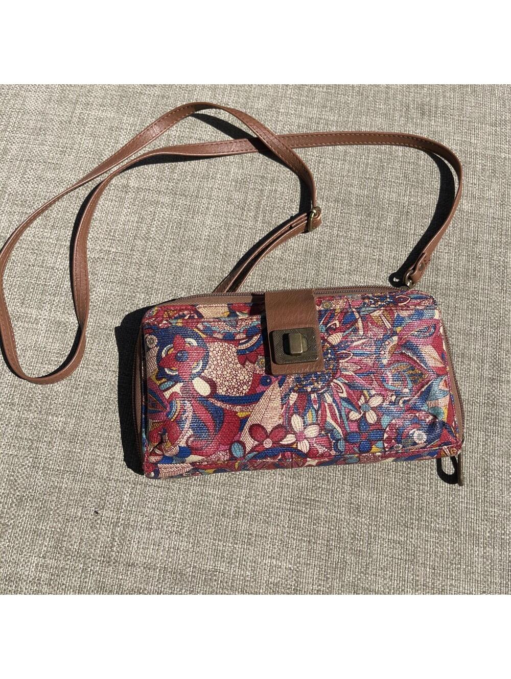 New Sakroots Artist Circle Sweet Red Spirit Desert Smartphone Crossbody Purse